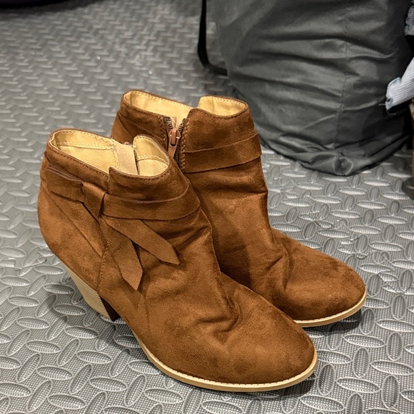 Size 10 ankle boots - Picture 1 of 3